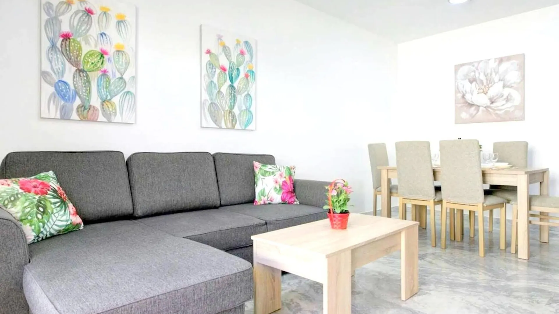 Charming Apartment In Central Fuengirola With Shared Pool