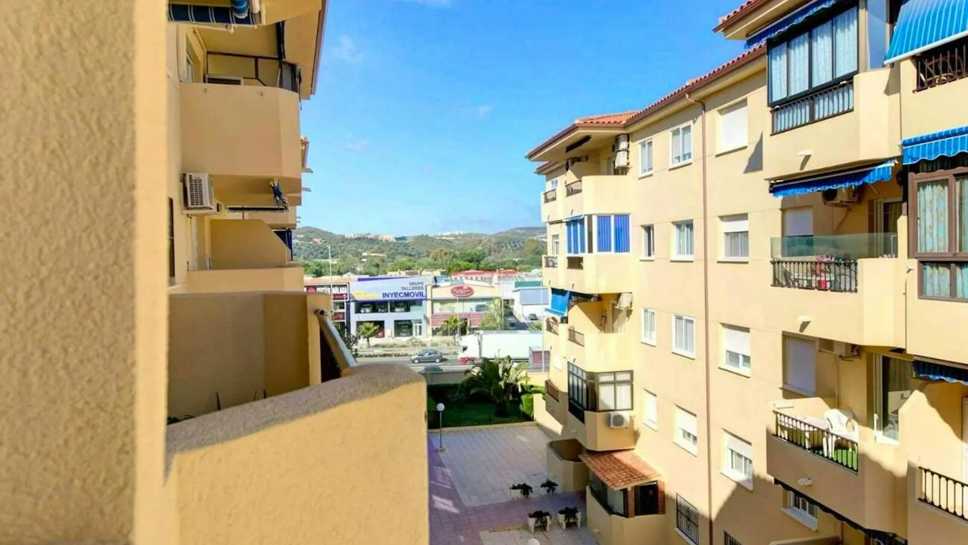 Charming Apartment In Central Fuengirola With Shared Pool