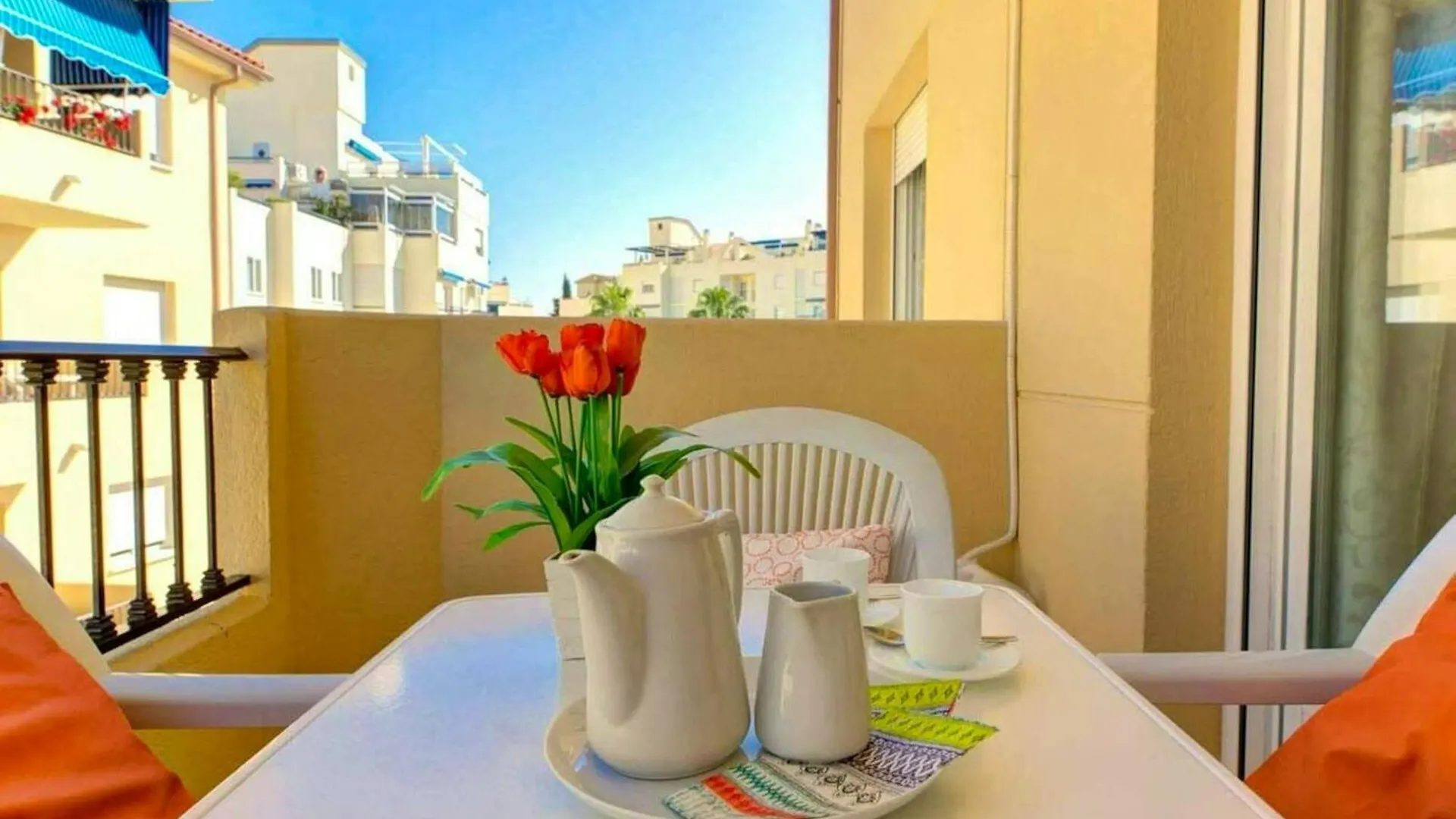 Charming Apartment In Central Fuengirola With Shared Pool