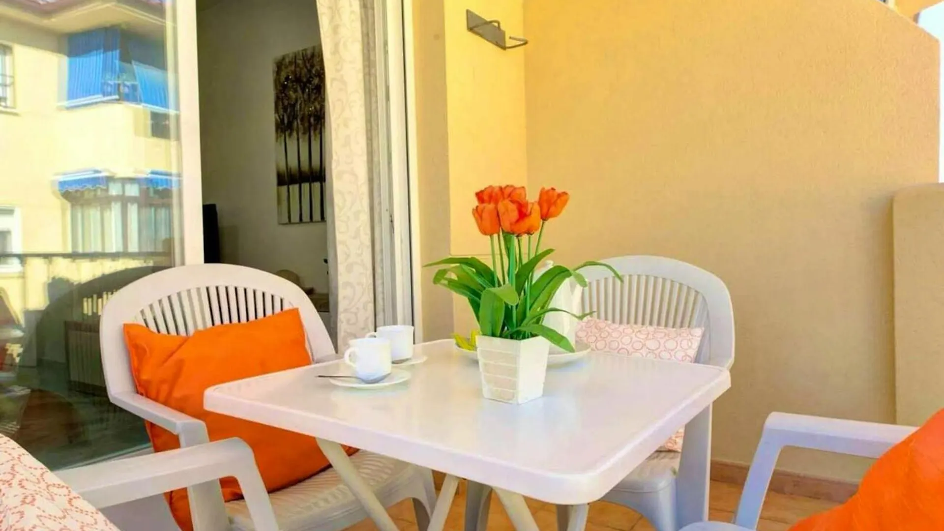 Charming Apartment In Central Fuengirola With Shared Pool