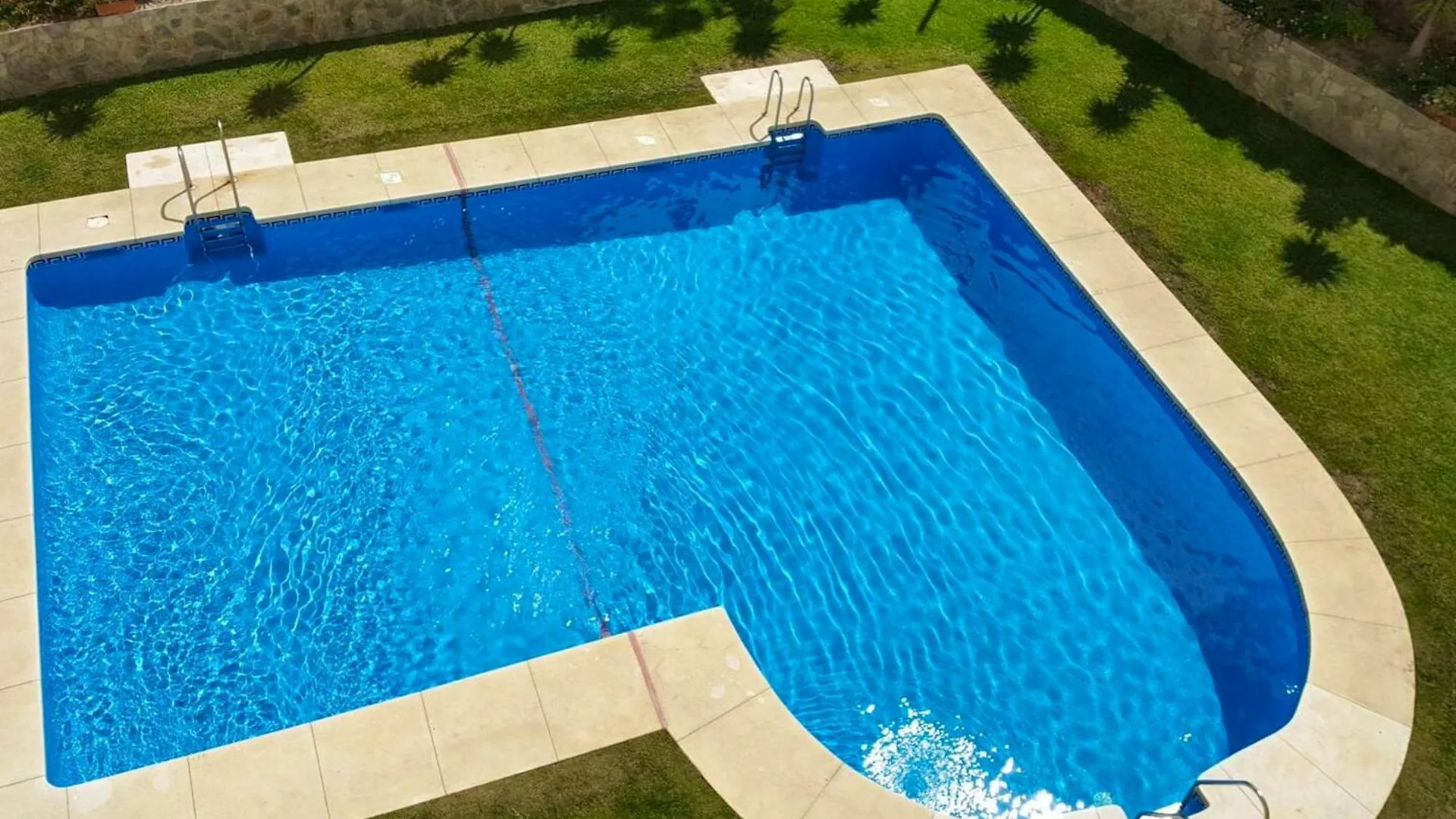 Charming Apartment In Central Fuengirola With Shared Pool