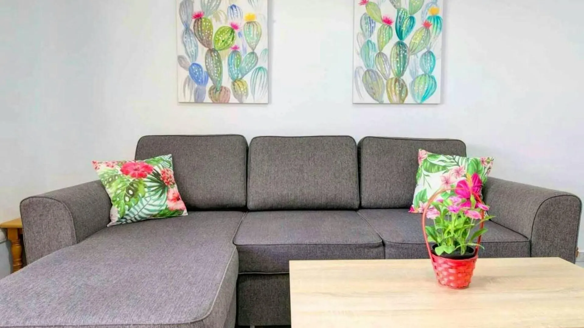 Charming Apartment In Central Fuengirola With Shared Pool