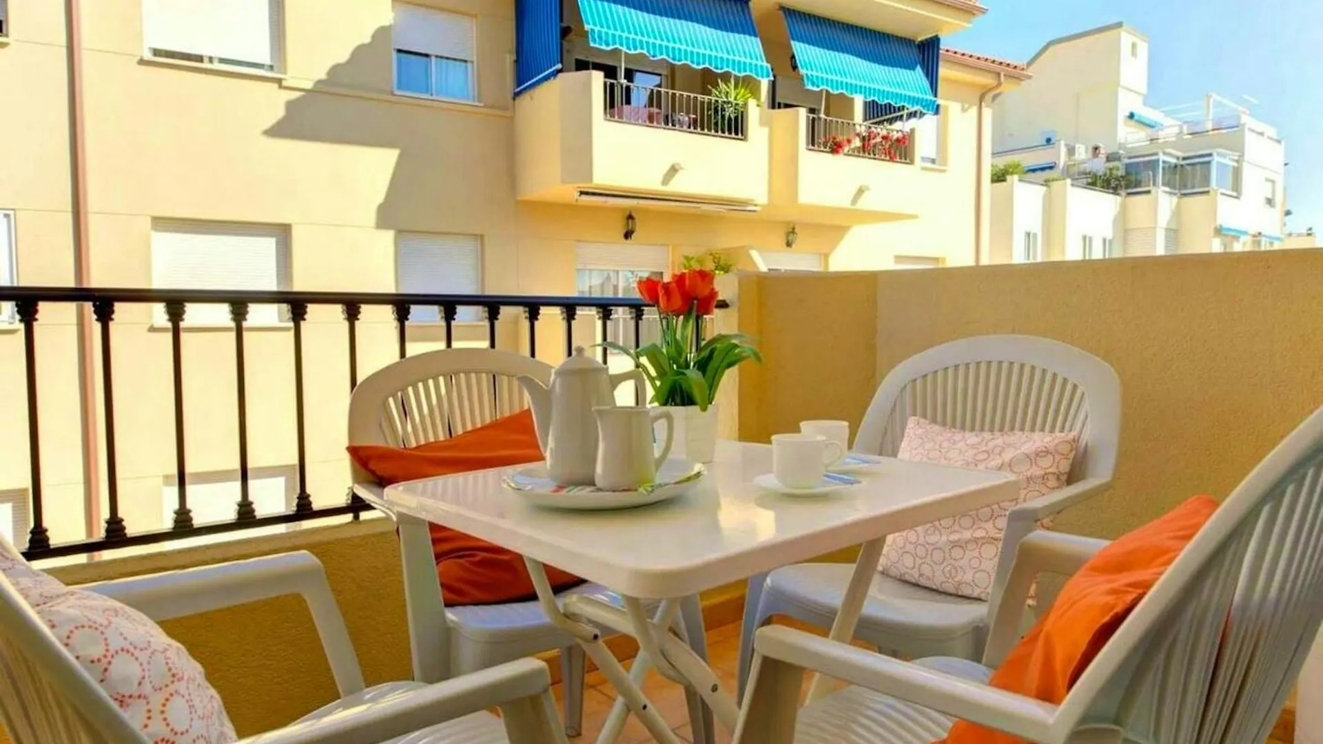 Charming Apartment In Central Fuengirola With Shared Pool